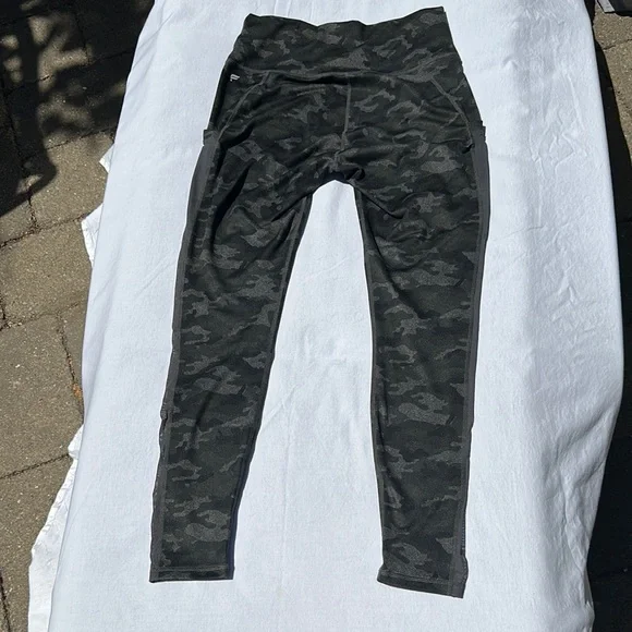 Fabletics Gray Leggings Sleek Fit - Picture 3 of 3